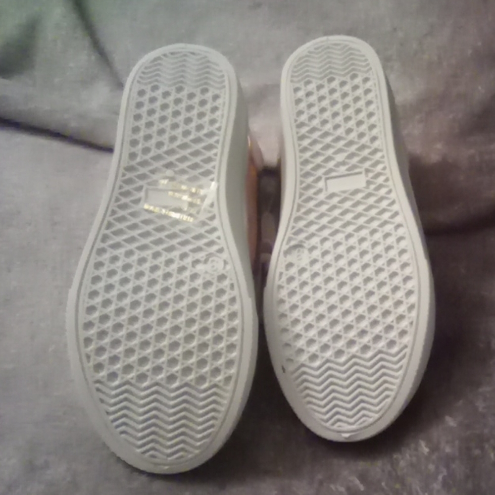 Sneakers - Picture 4 of 5